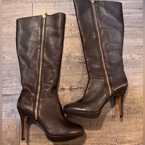 Vince Camuto knee high Chic Brown leather Heeled Boots with Gold Zipper 7.5